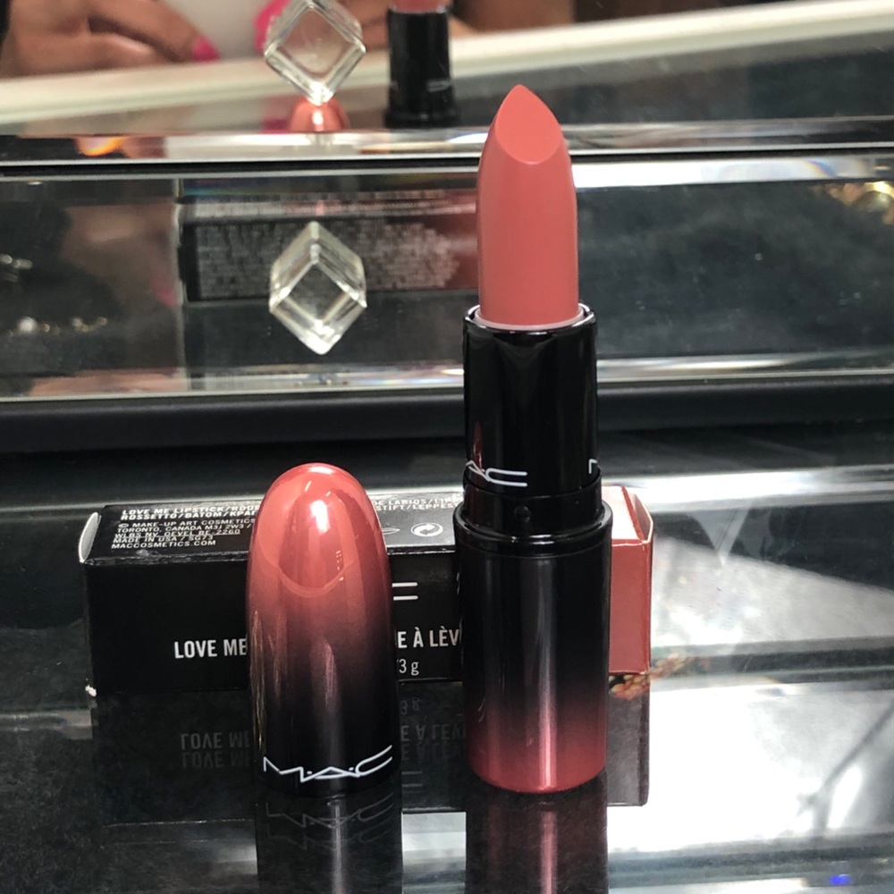 🆕 M.A.C. Love me lipstick